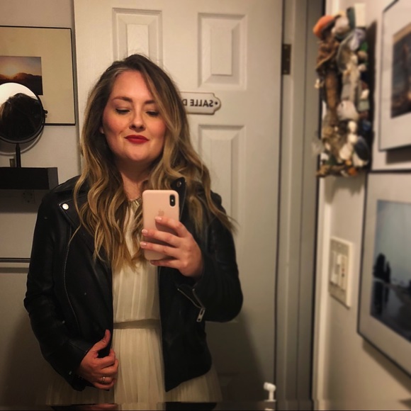 Meet your Posher, Cait - Picture 5 of 7